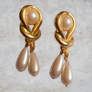 Vintage Elegant Gold Tone and Faux Pearl Drop Earrings Pierced